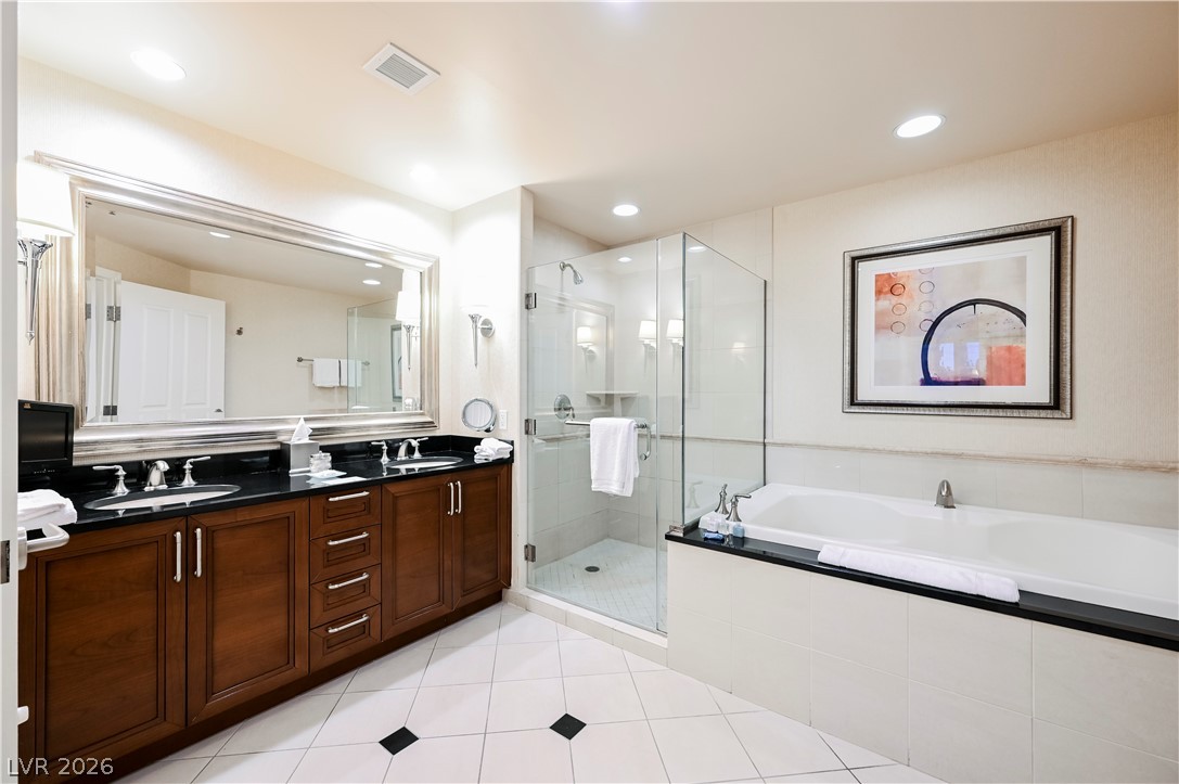 Photo 16 of 39, 125 E HARMON Avenue #205