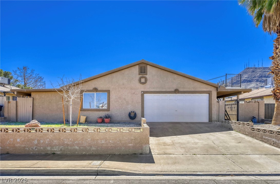 325 W Rochell Drive, Henderson