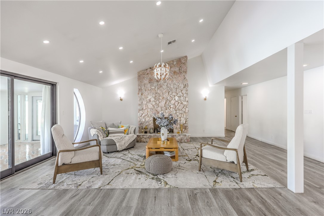 Photo 6 of 57, 2020 Silver Avenue