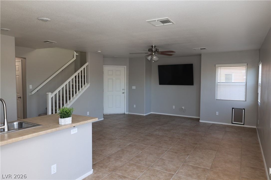 Photo 7 of 31, 510 W Eresma Street