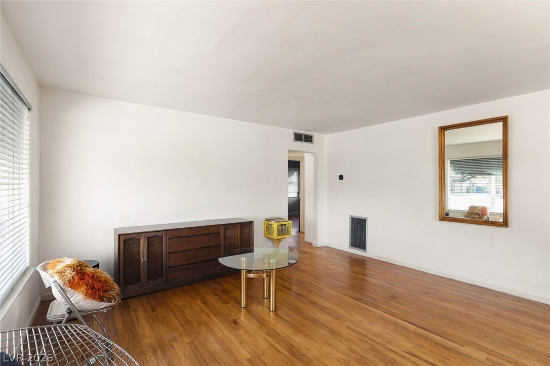Photo 10 of 41, 1413 Wengert Avenue