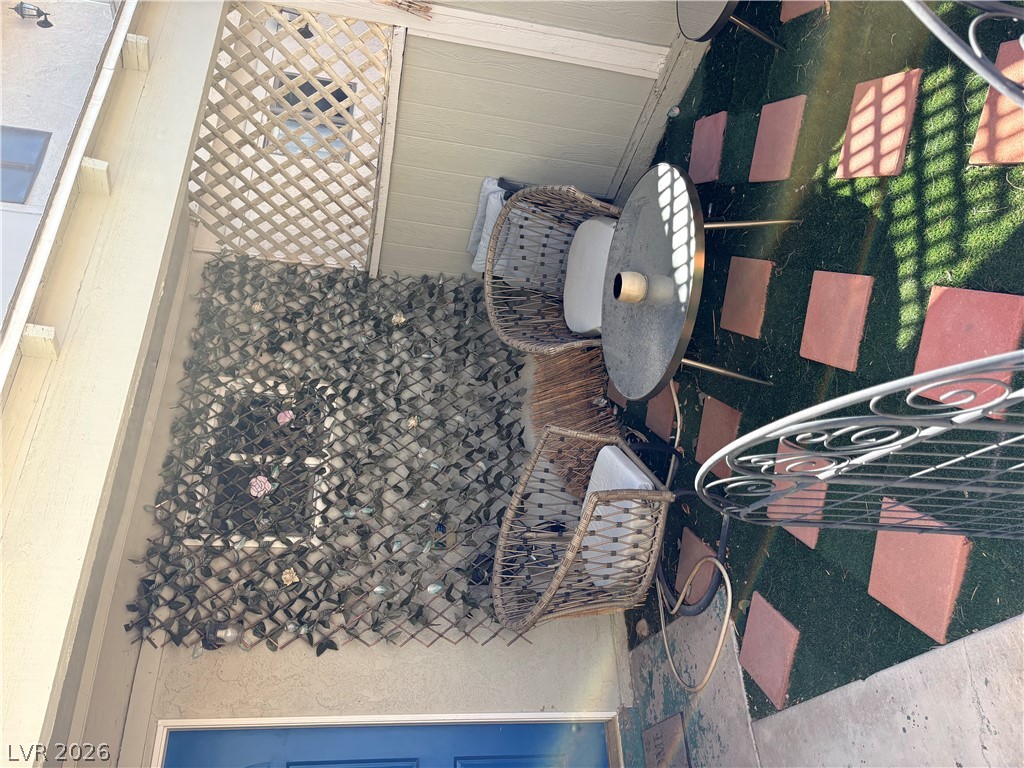 Photo 6 of 21, 528 Chelsea Drive