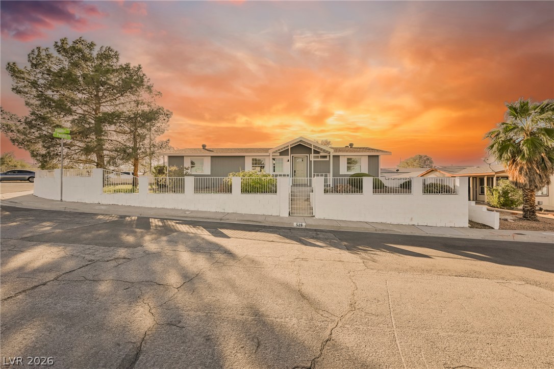 Photo 3 of 529 Amethyst Avenue