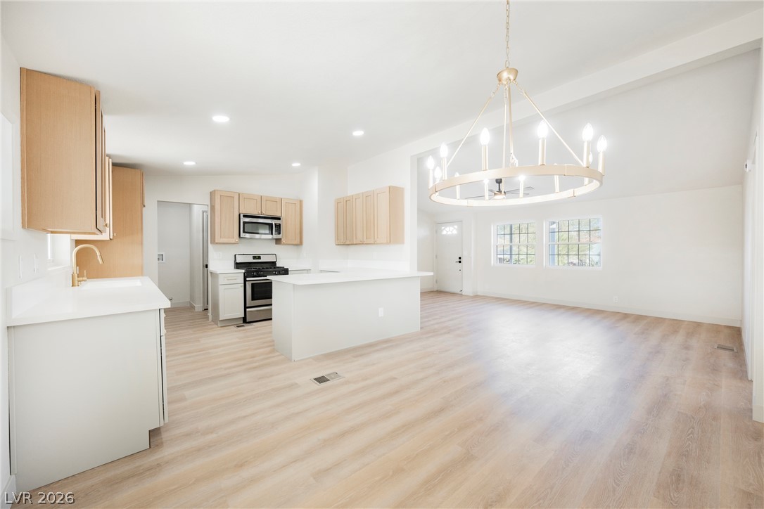 Photo 9 of 20, 529 Amethyst Avenue