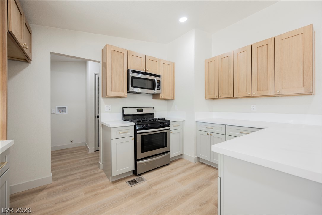 Photo 11 of 20, 529 Amethyst Avenue