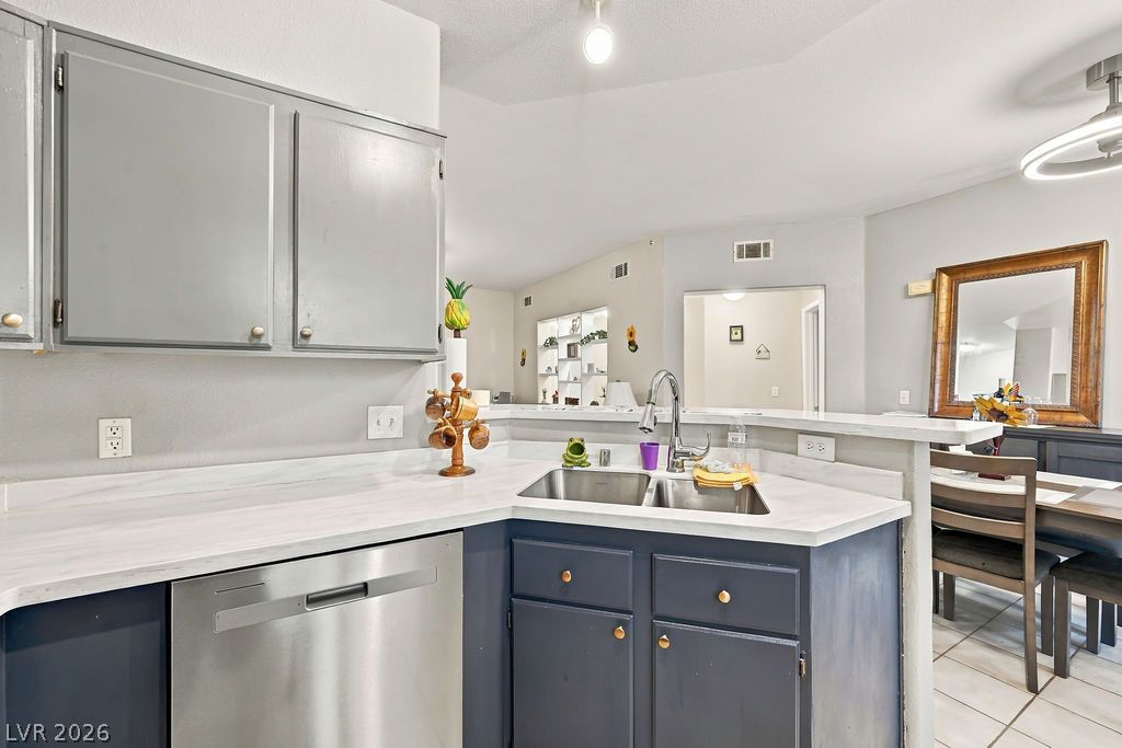 Photo 11 of 35, 1881 W Alexander Road #1108