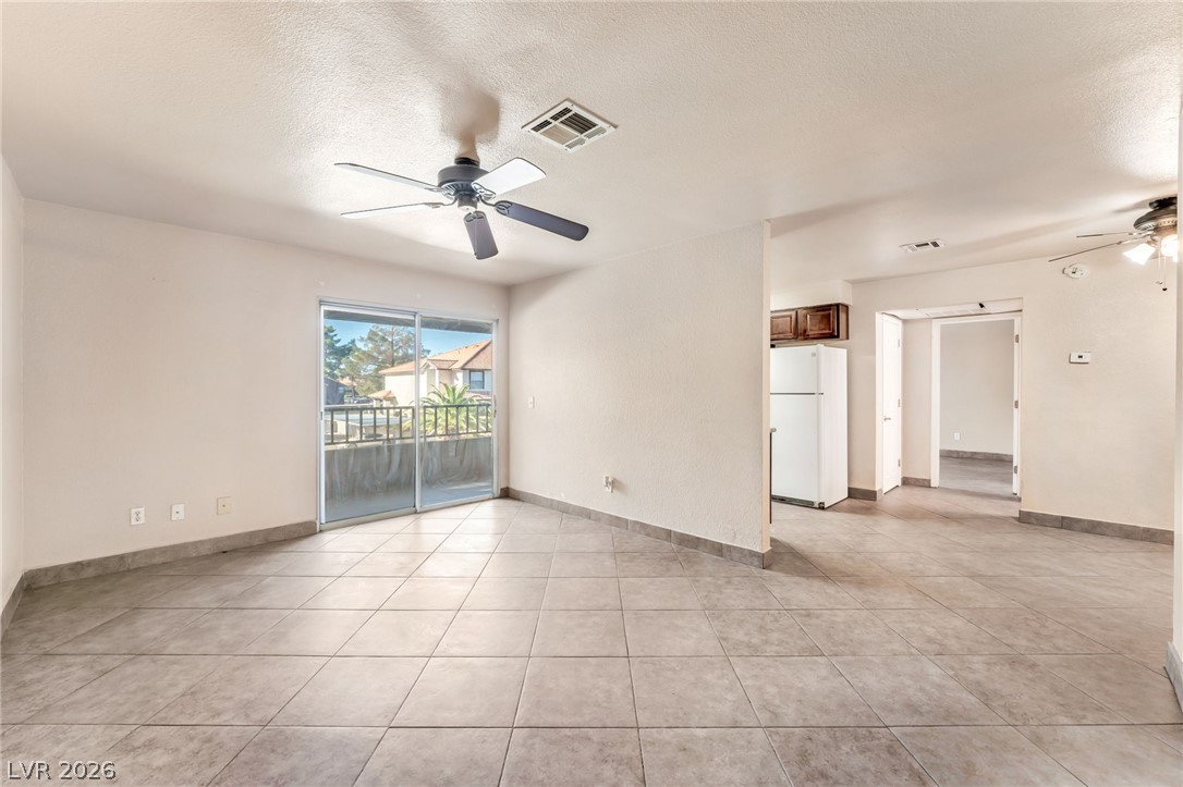 Photo 7 of 33, 2606 S Durango Drive #223