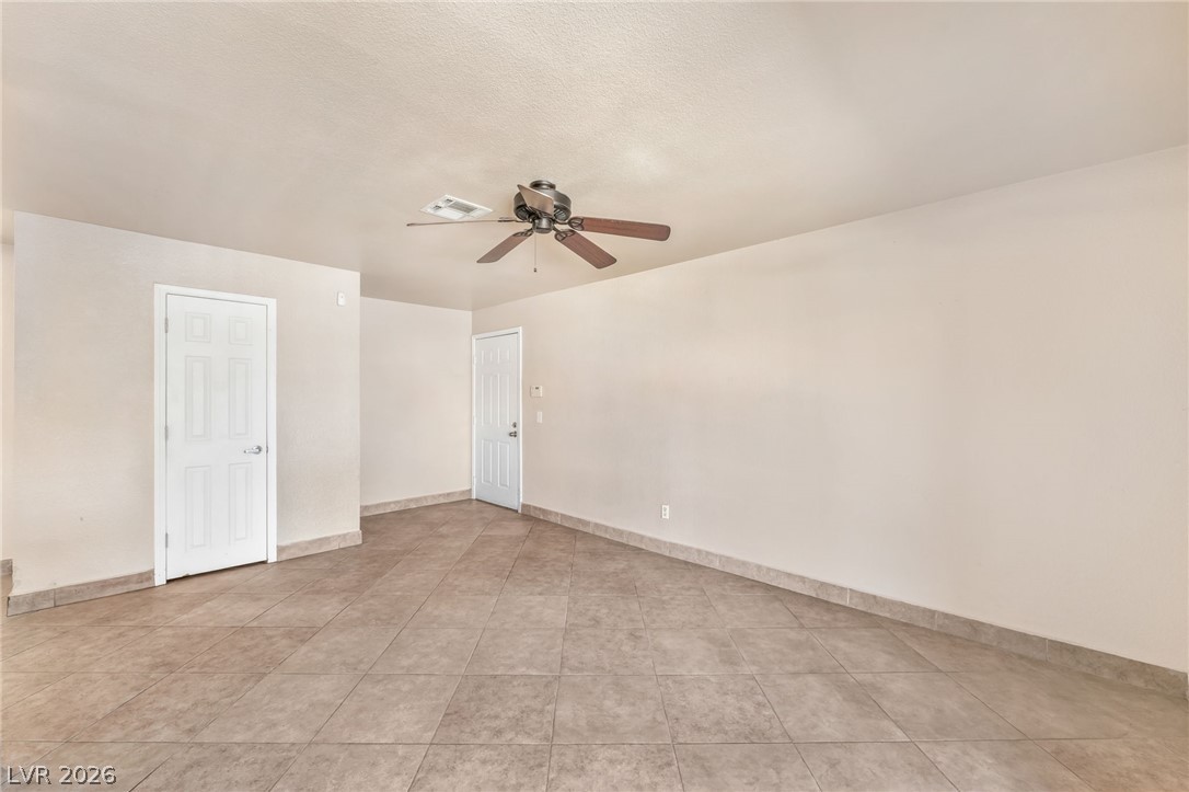 Photo 9 of 33, 2606 S Durango Drive #223