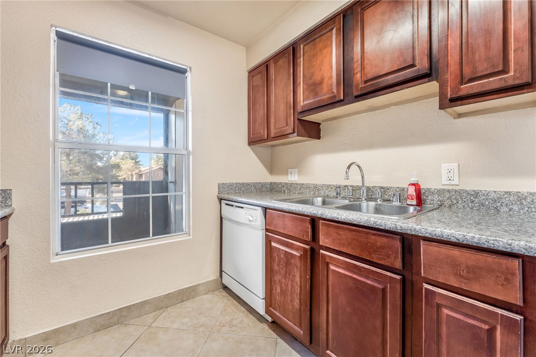 Photo 13 of 33, 2606 S Durango Drive #223