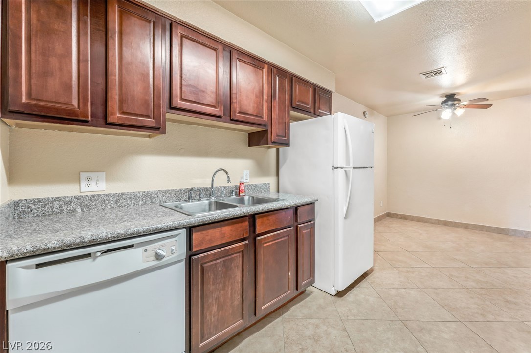 Photo 15 of 33, 2606 S Durango Drive #223