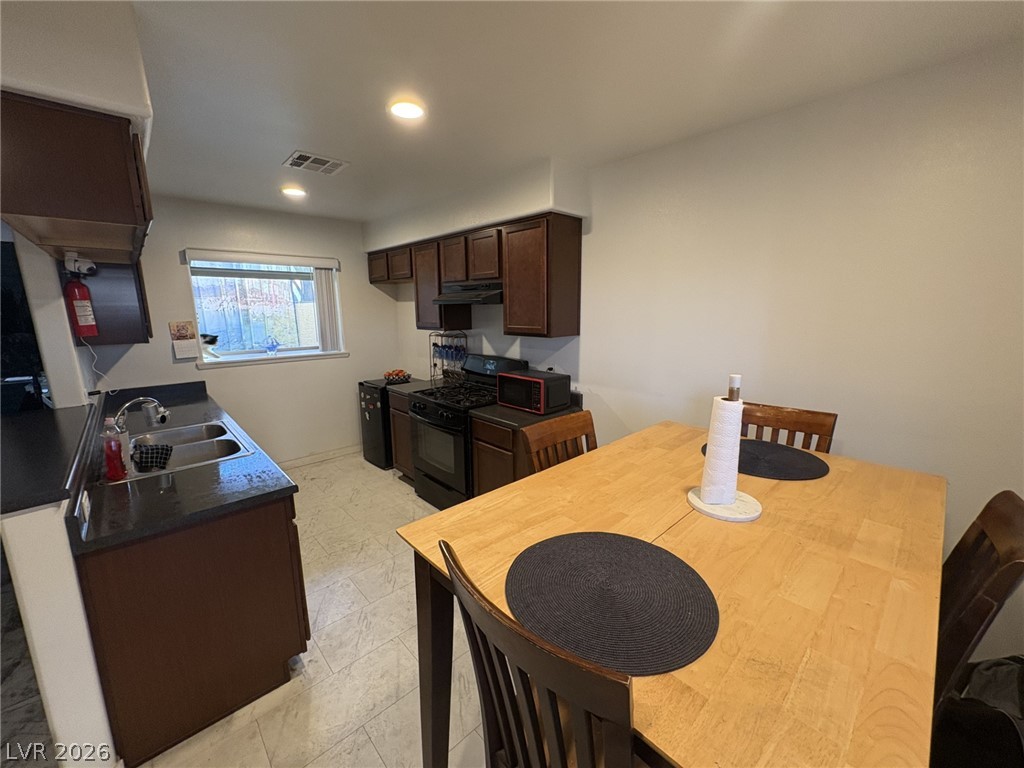 Photo 10 of 21, 3005 Saint George Street #D