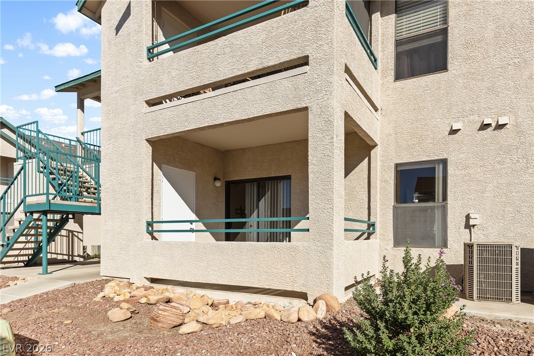 Photo 4 of 5251 Lindell Road #101