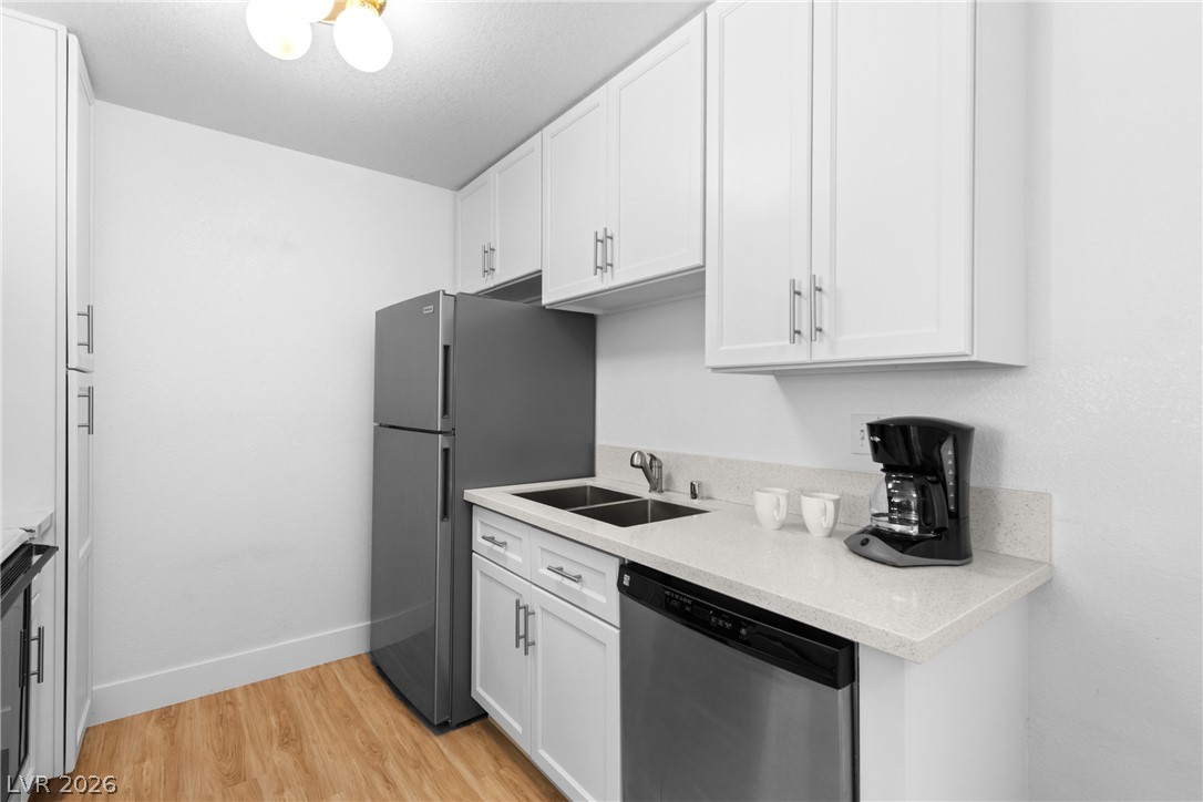 Photo 13 of 42, 5251 Lindell Road #101