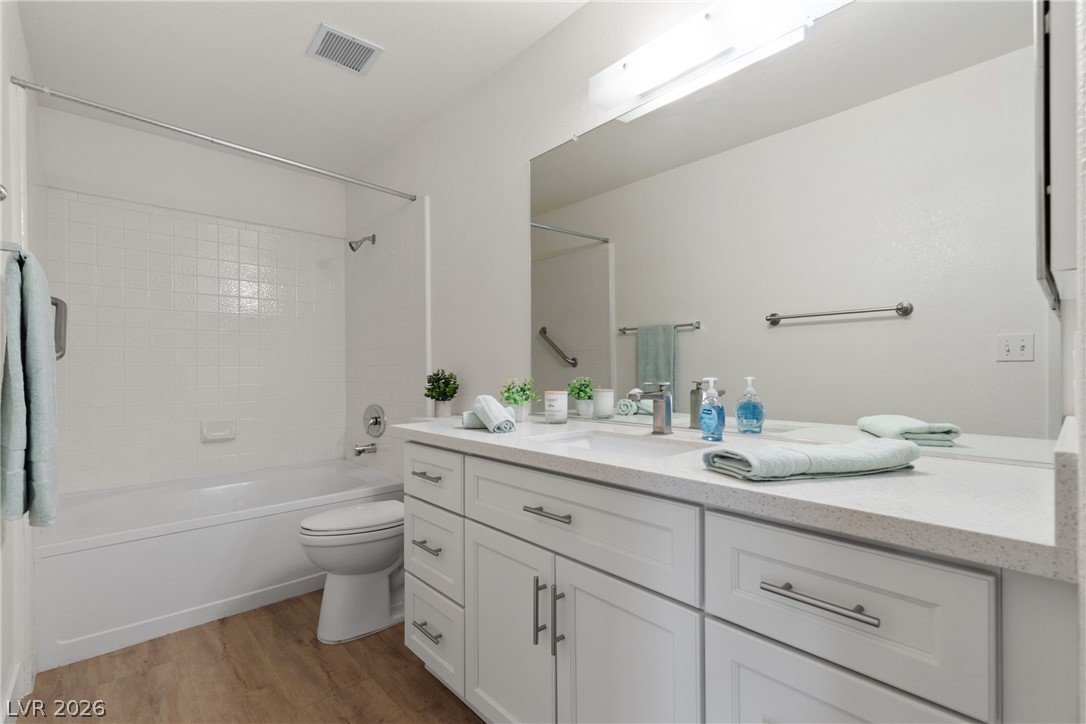 Photo 26 of 42, 5251 Lindell Road #101