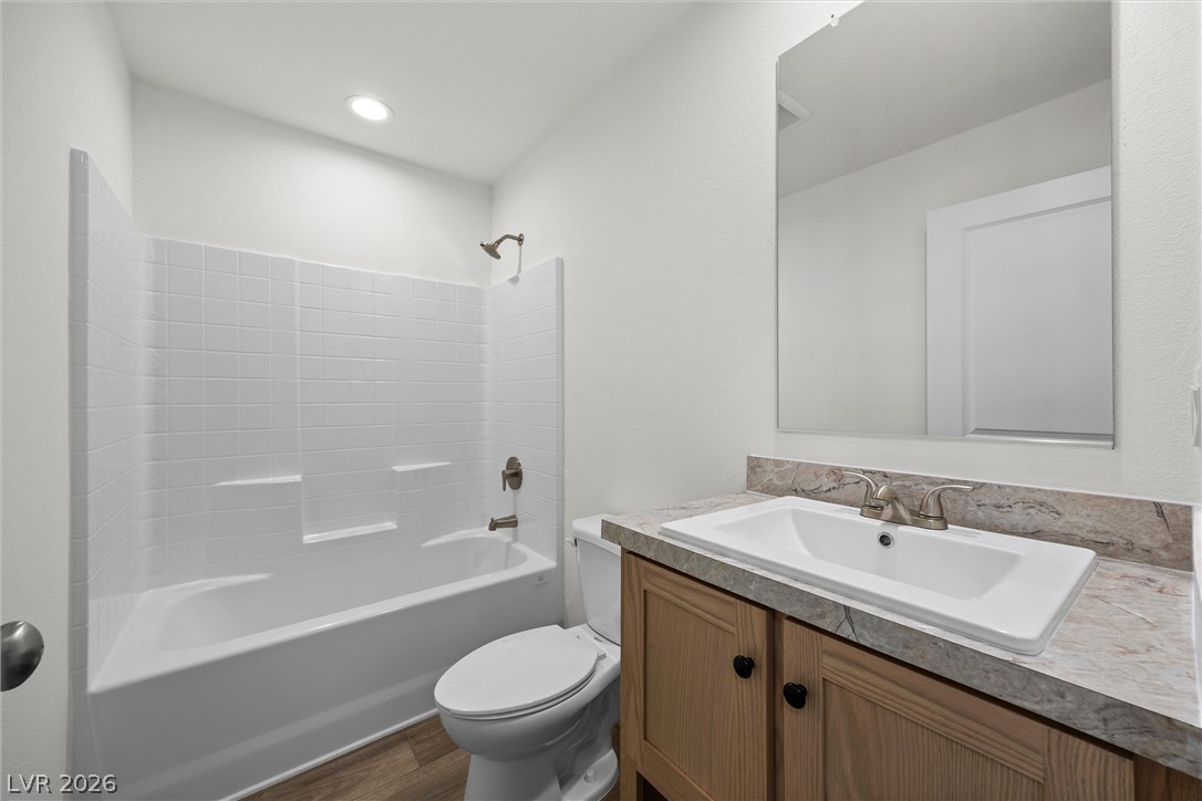 Photo 18 of 35, 468 W Ingram Avenue