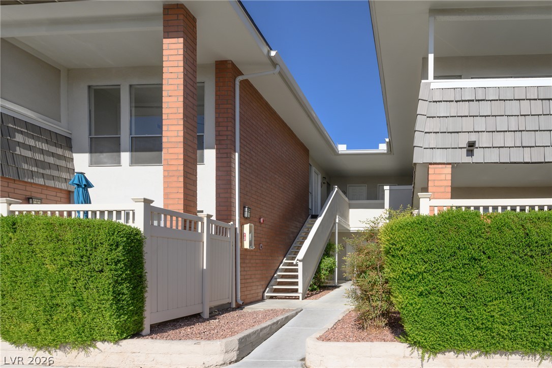 Photo 17 of 20, 668 Oakmont Avenue #1706