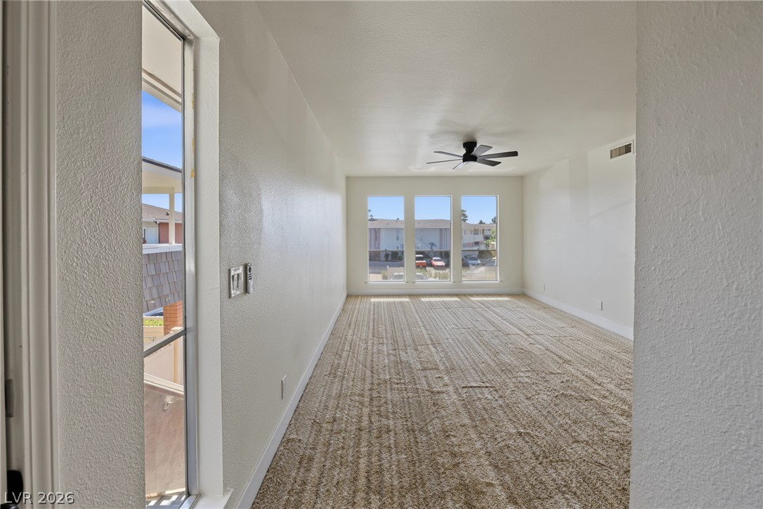 Photo 9 of 20, 668 Oakmont Avenue #1706