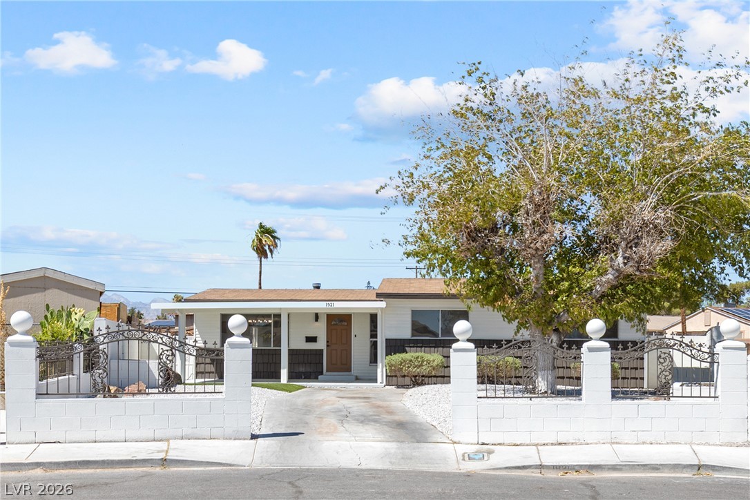 1921 Manhattan Drive, Las Vegas