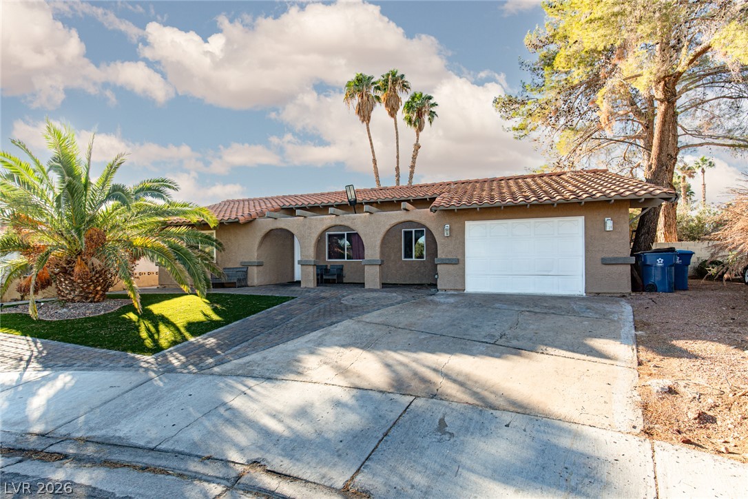 Photo 2 of 3158 La Luna Circle