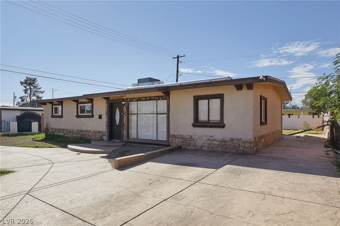 Photo 3 of 2705 Berg Street