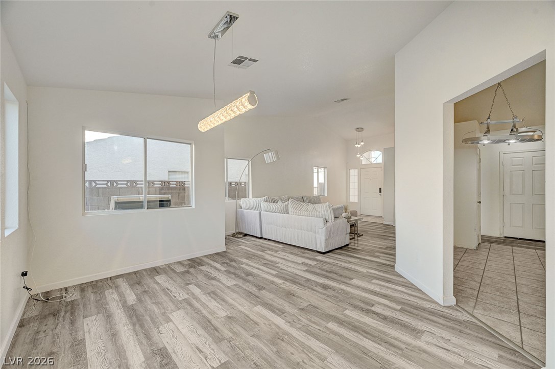 Photo 12 of 57, 904 Serpentina Avenue