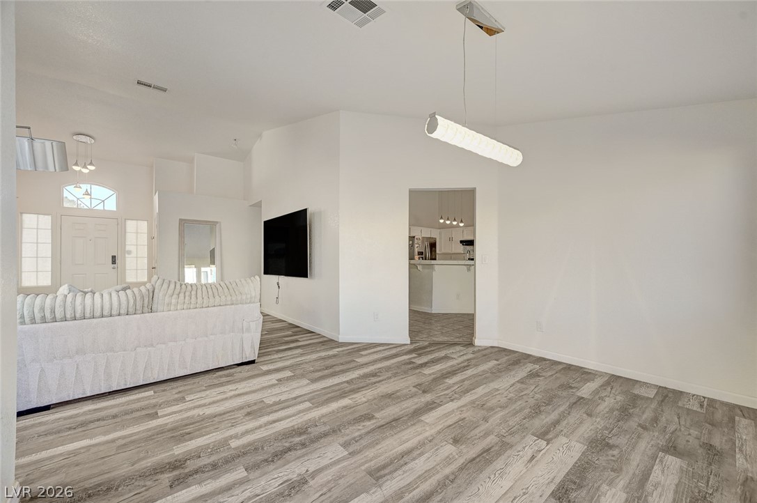 Photo 13 of 57, 904 Serpentina Avenue