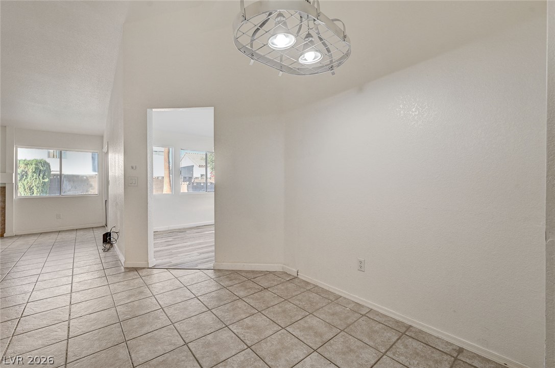 Photo 16 of 57, 904 Serpentina Avenue