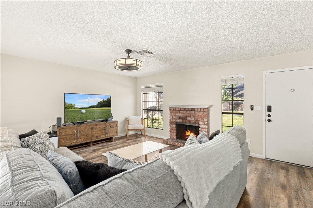 Photo 6 of 27, 712 Buttonwood Lane