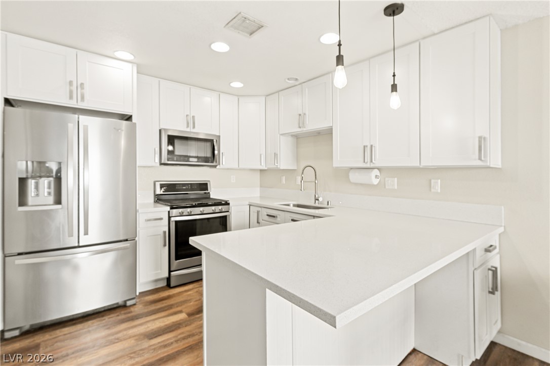 Photo 9 of 27, 712 Buttonwood Lane