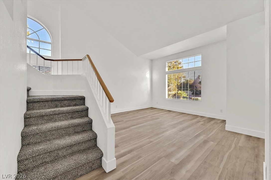 Photo 9 of 26, 9512 Valley Hills Avenue