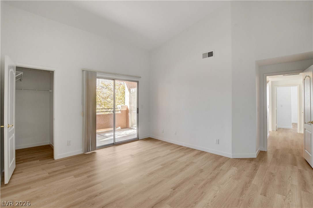 Photo 13 of 37, 1405 Seward Street #203