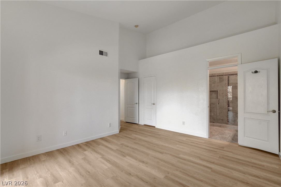 Photo 14 of 37, 1405 Seward Street #203