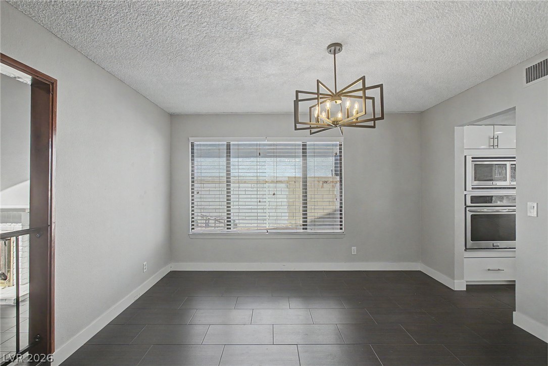 Photo 13 of 74, 1884 Roxbury Lane
