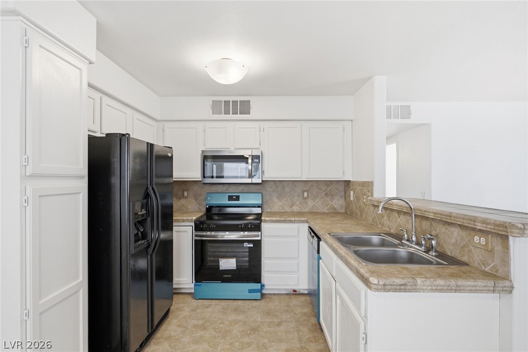 Photo 12 of 29, 3425 E Russell Road #116