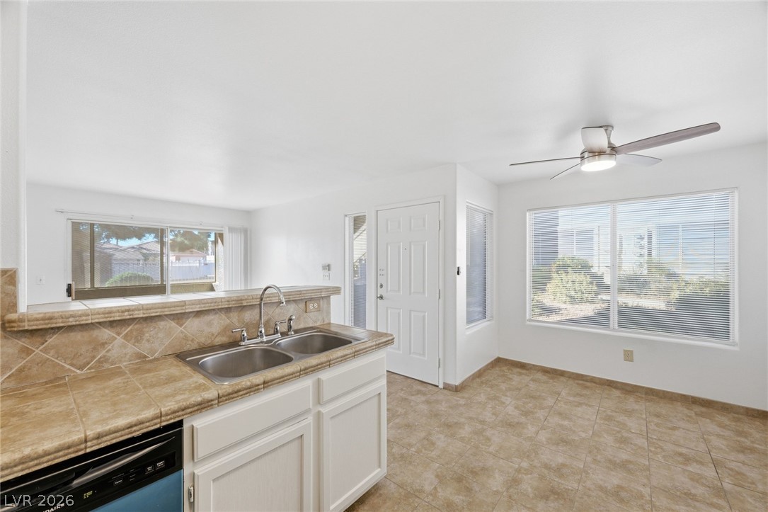 Photo 15 of 29, 3425 E Russell Road #116