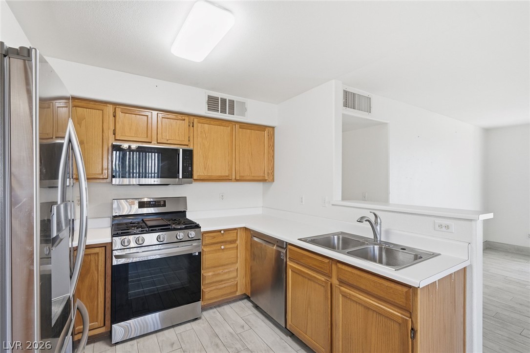 Photo 11 of 27, 3425 E Russell Road #154