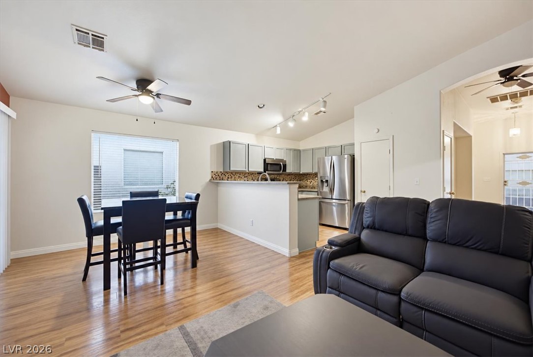 Photo 9 of 28, 5005 Prairie Springs Court