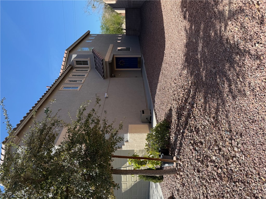 Photo 3 of 6087 Clovelly Street