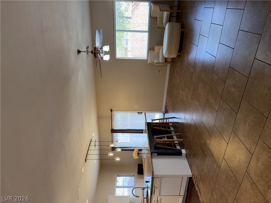 Photo 4 of 6087 Clovelly Street