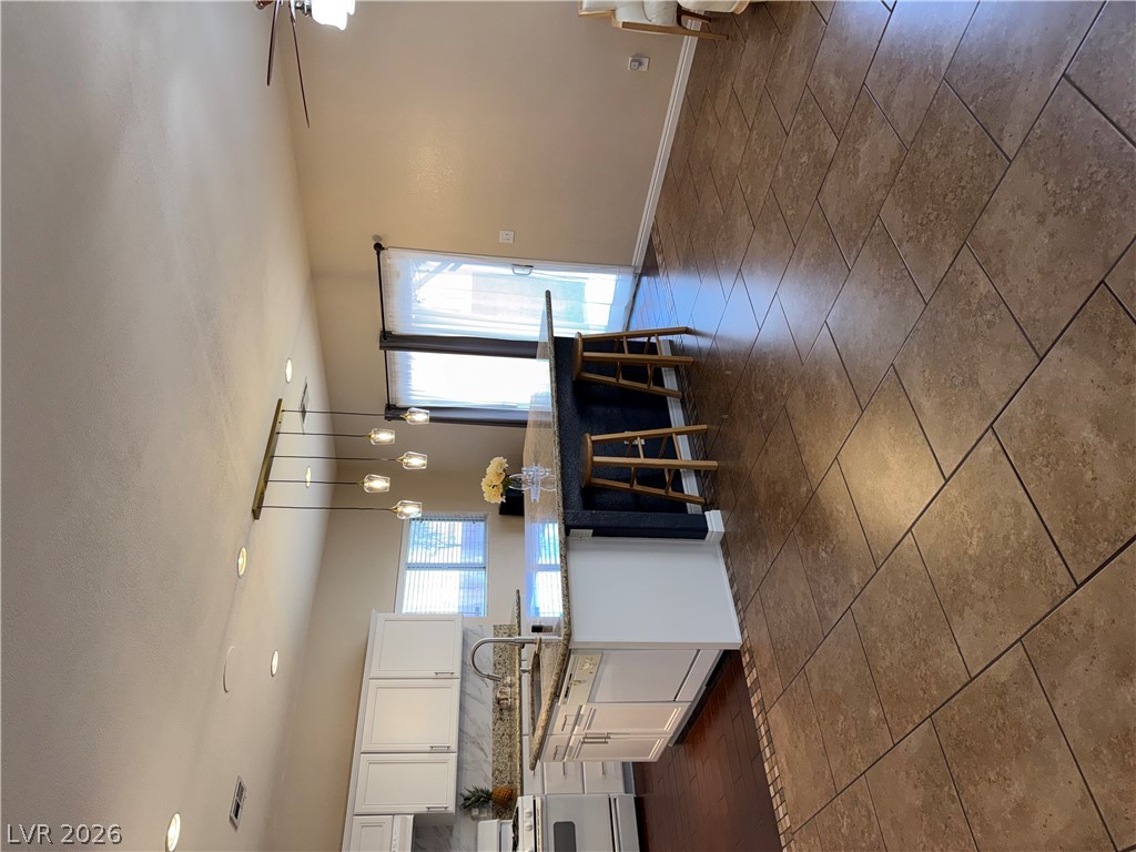 Photo 6 of 34, 6087 Clovelly Street
