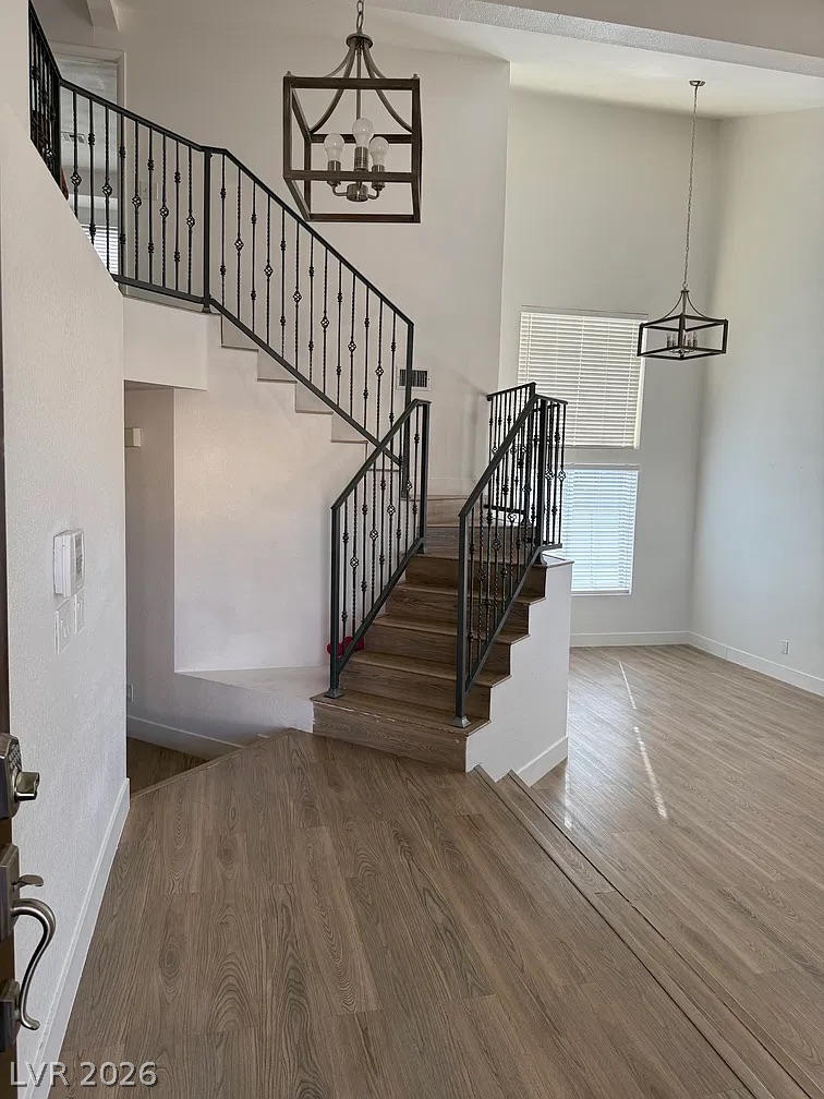 Photo 6 of 19, 909 Sparrow Court
