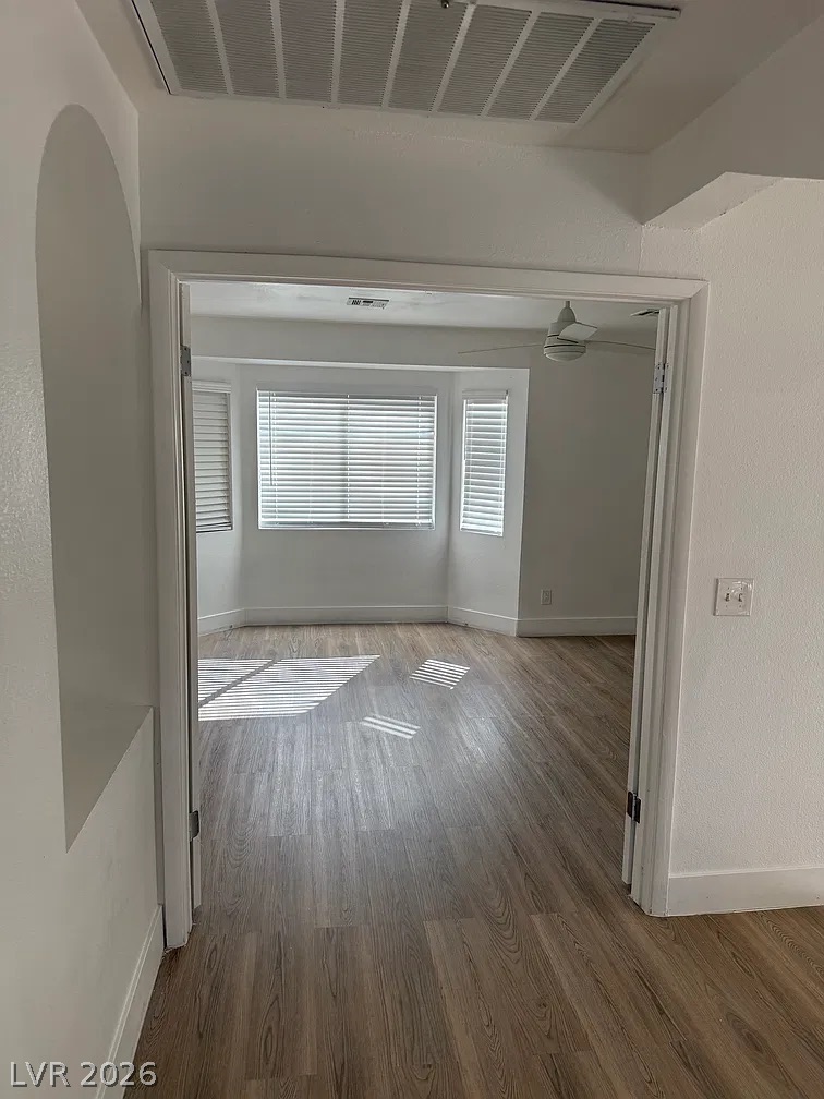 Photo 15 of 19, 909 Sparrow Court