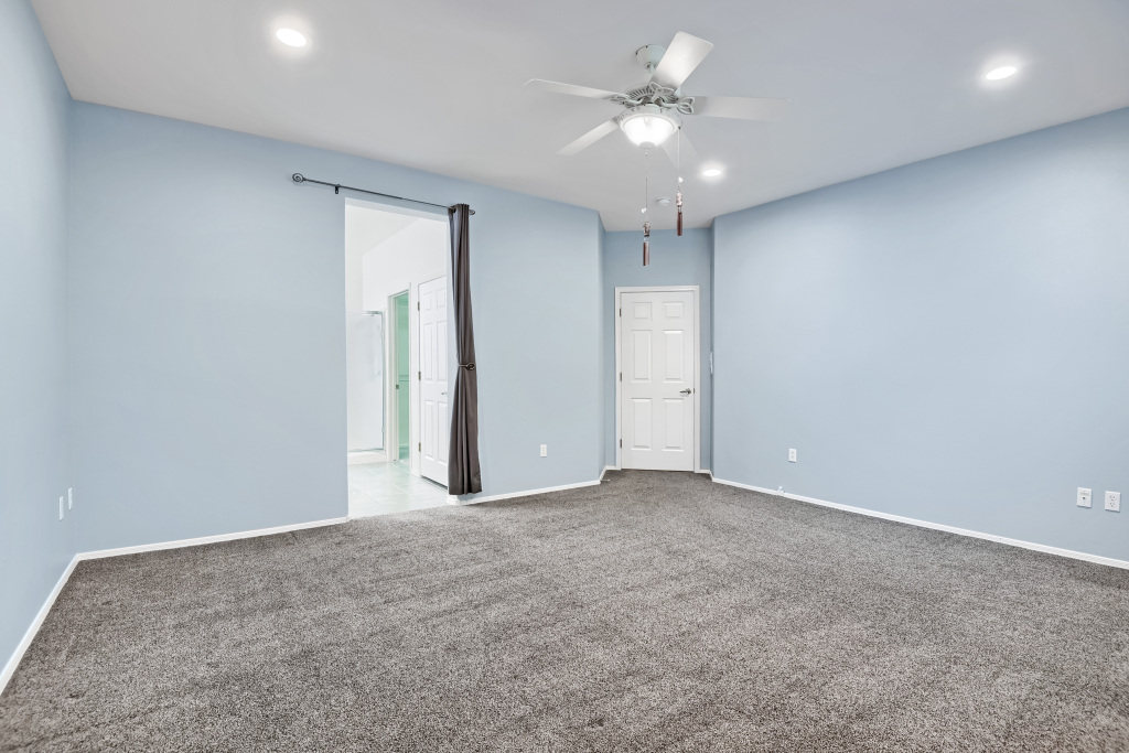 Photo 5 of 2590 Grandville Avenue
