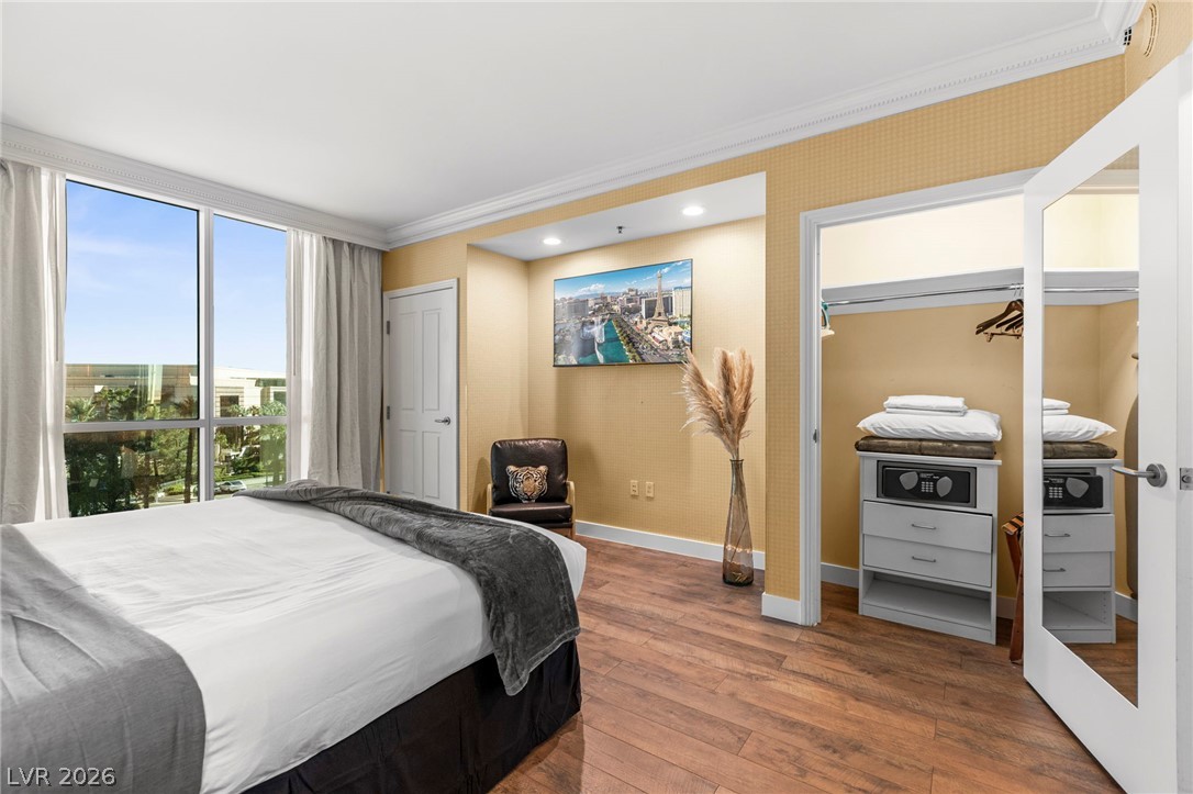 Photo 18 of 31, 135 E Harmon Avenue #414
