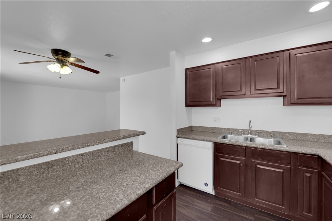 Photo 11 of 43, 4421 Alexis Drive #428