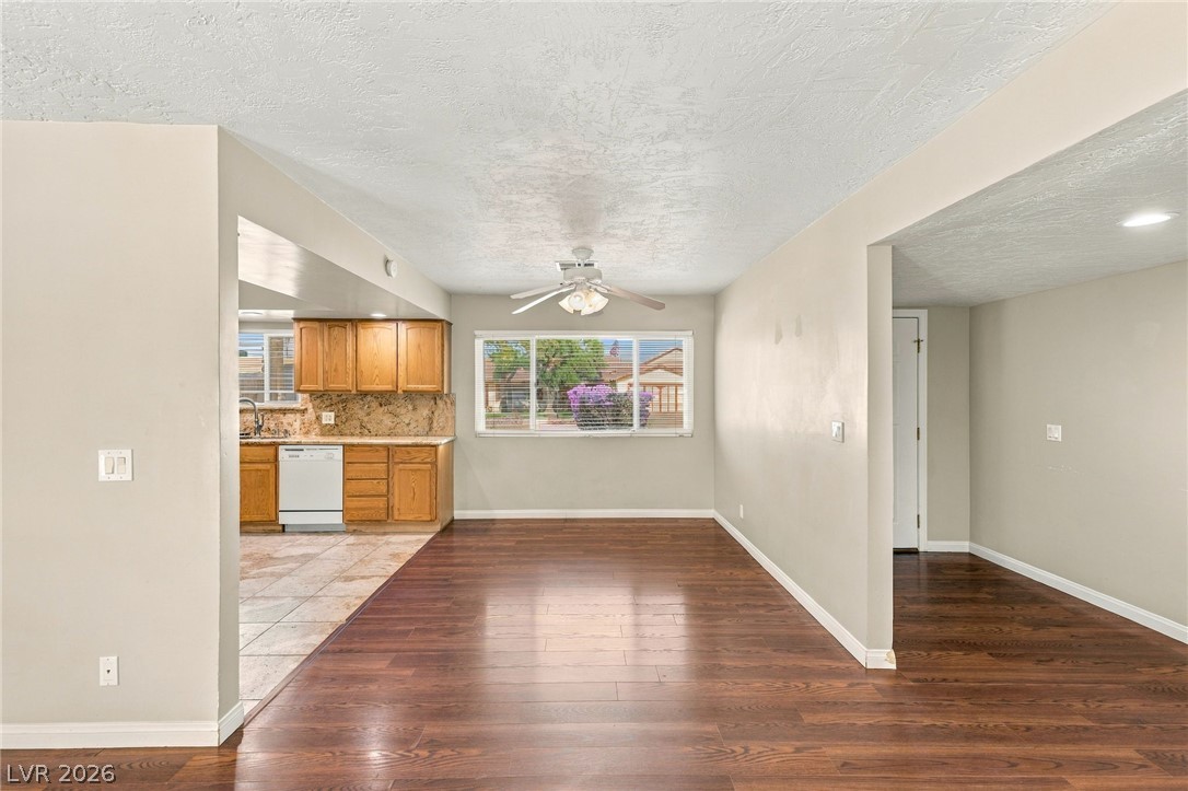 Photo 10 of 42, 261 E Delamar Drive