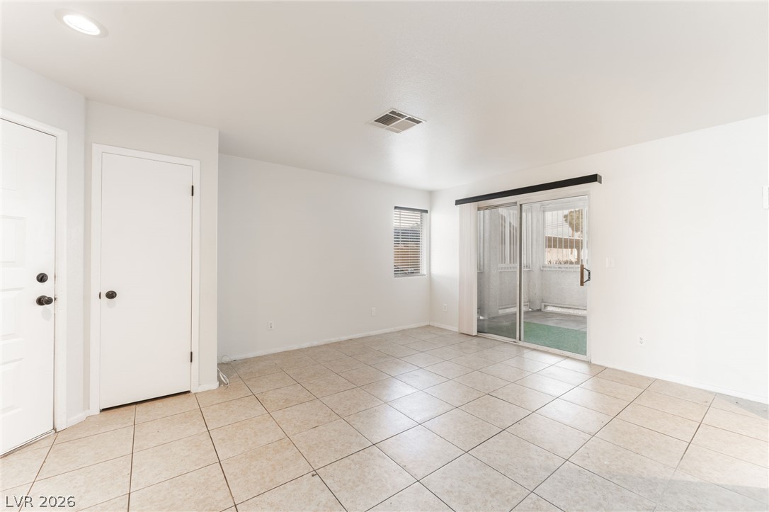 Photo 12 of 36, 1570 W Jamielinn Lane #101
