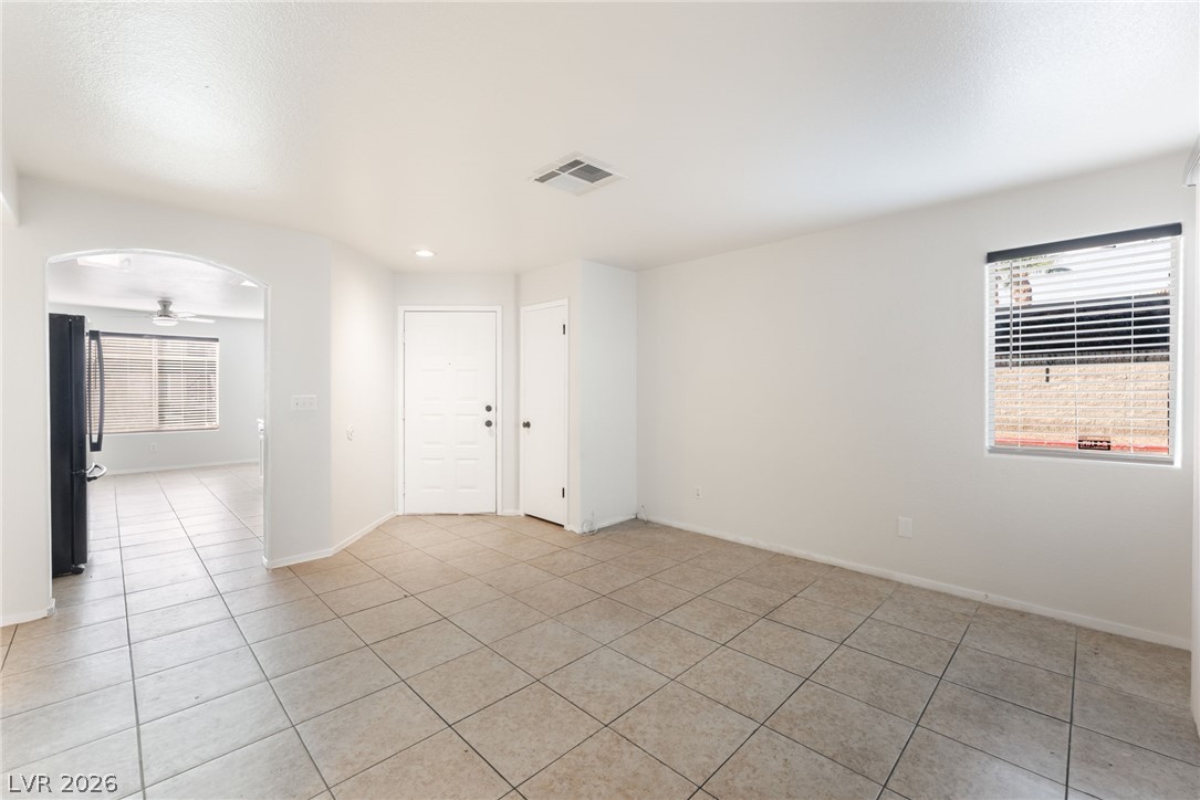 Photo 14 of 36, 1570 W Jamielinn Lane #101