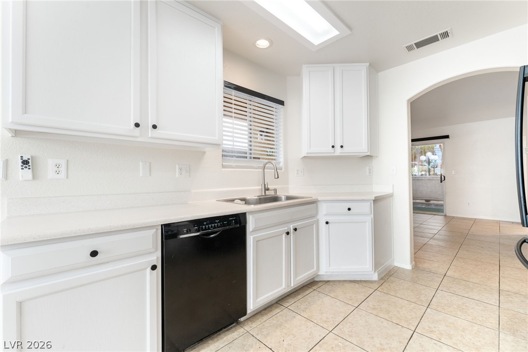 Photo 18 of 36, 1570 W Jamielinn Lane #101