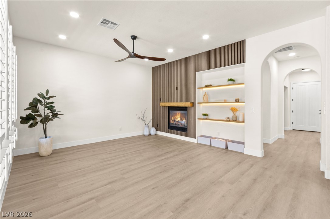 Photo 5 of 325 Corsicana Street